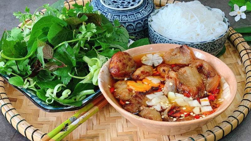 Hanoi Street Food Walking Tour